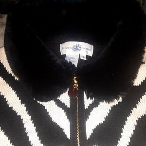 Zip up vest, black and white